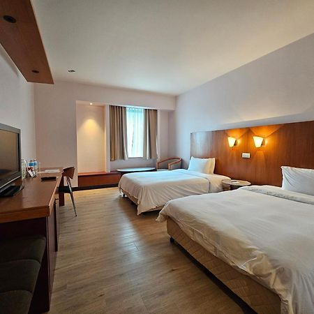 Parkcity Everly Hotel Bintulu Exterior photo