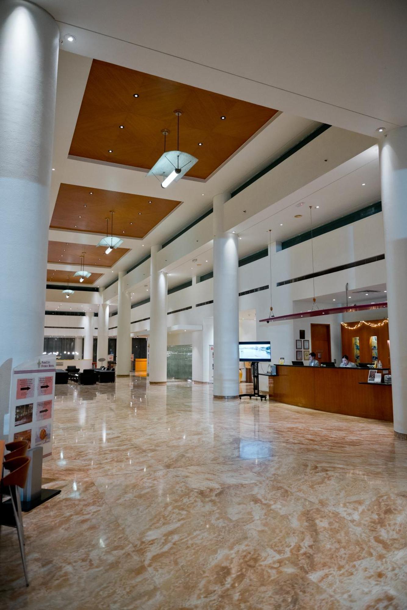 Parkcity Everly Hotel Bintulu Exterior photo